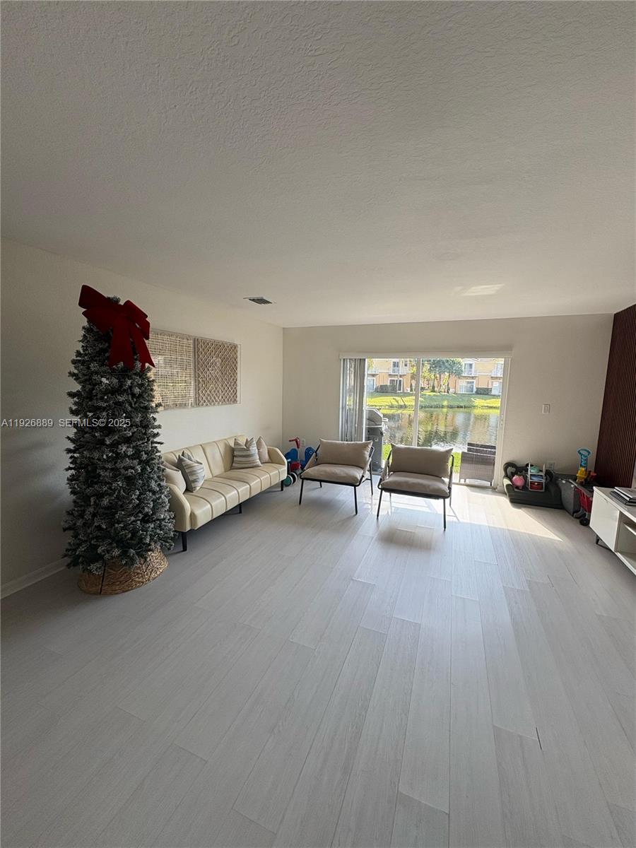 MELROSE POINT CONDO - Residential Lease