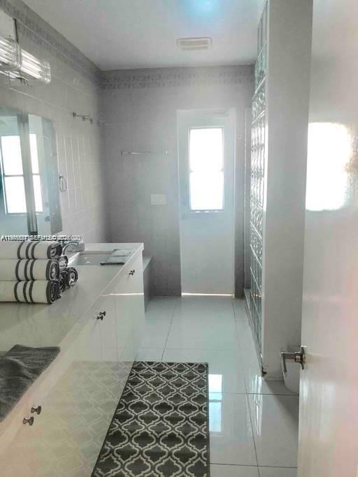 THE BANYAN DRIVE ESTATES - Residential