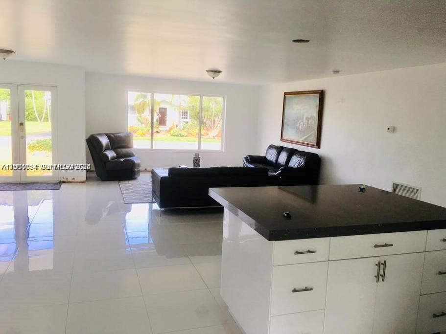 THE BANYAN DRIVE ESTATES - Residential