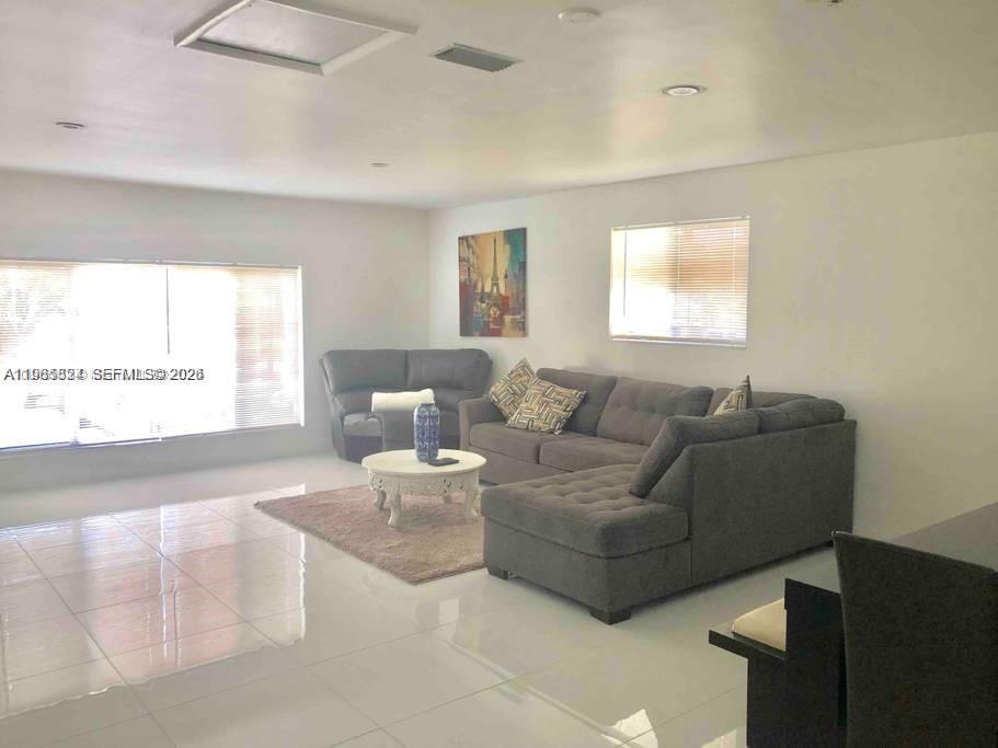 THE BANYAN DRIVE ESTATES - Residential