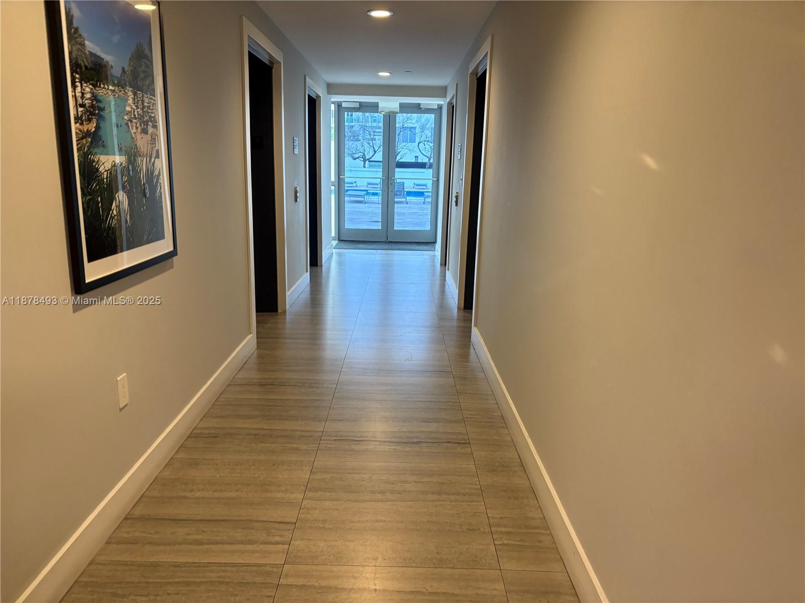 HOLLYWOOD STATION RES CON - Residential