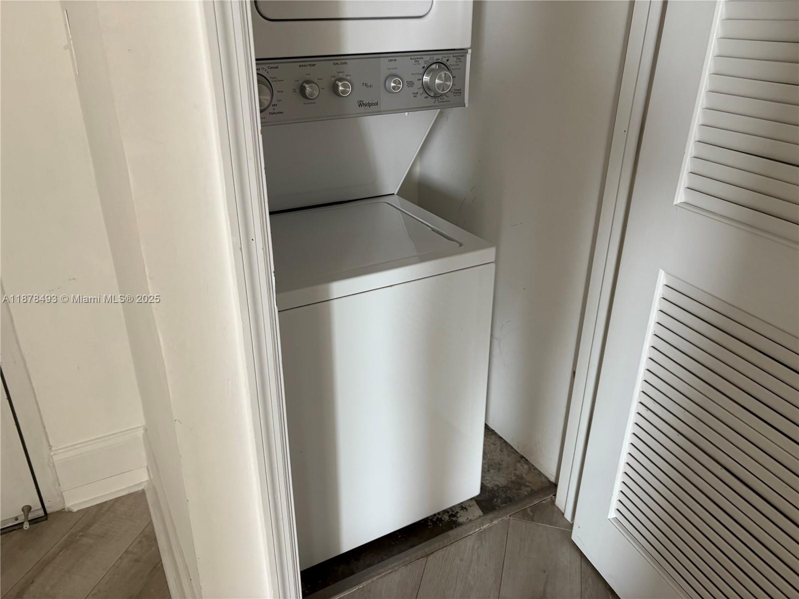 HOLLYWOOD STATION RES CON - Residential