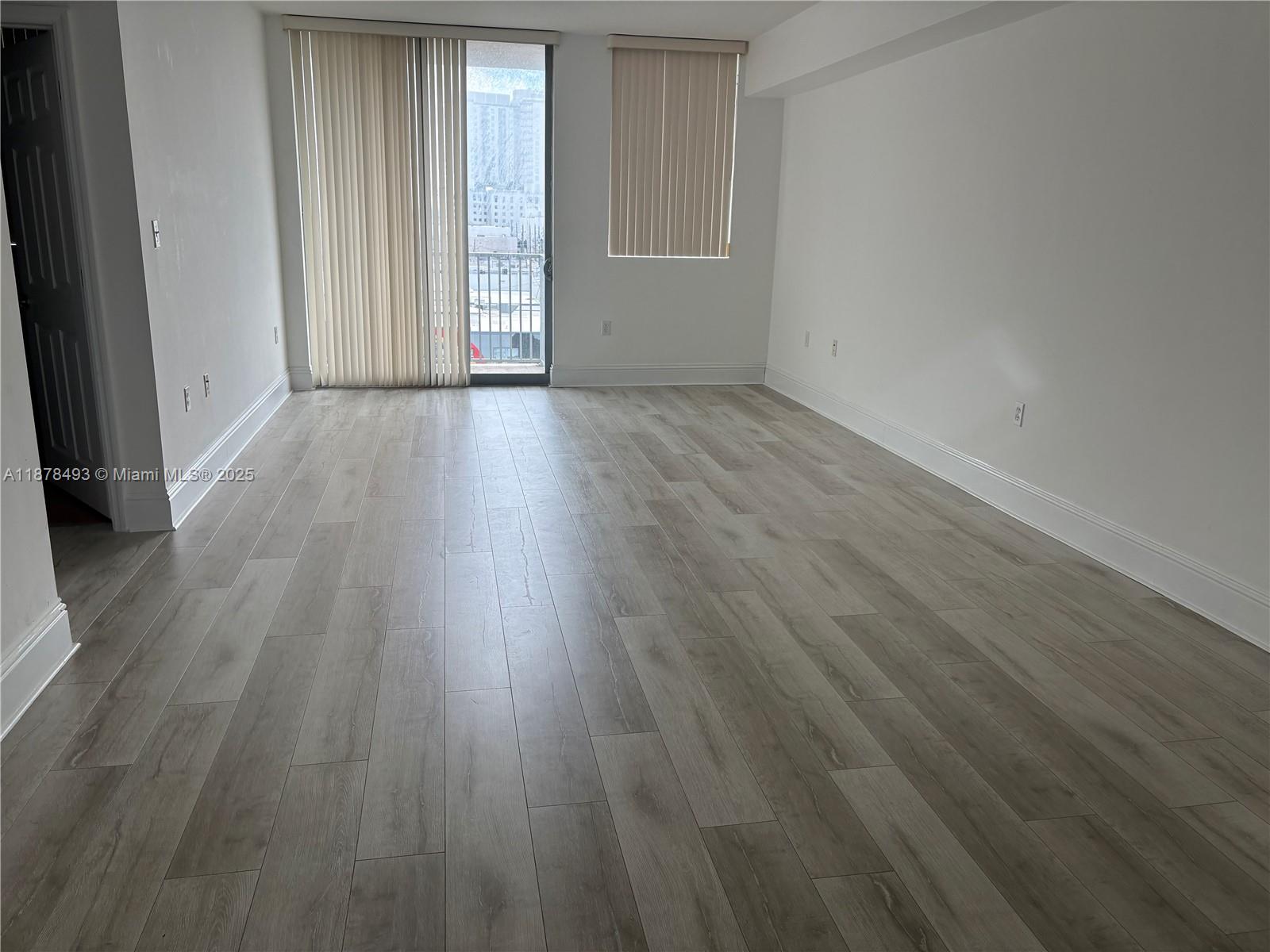 HOLLYWOOD STATION RES CON - Residential