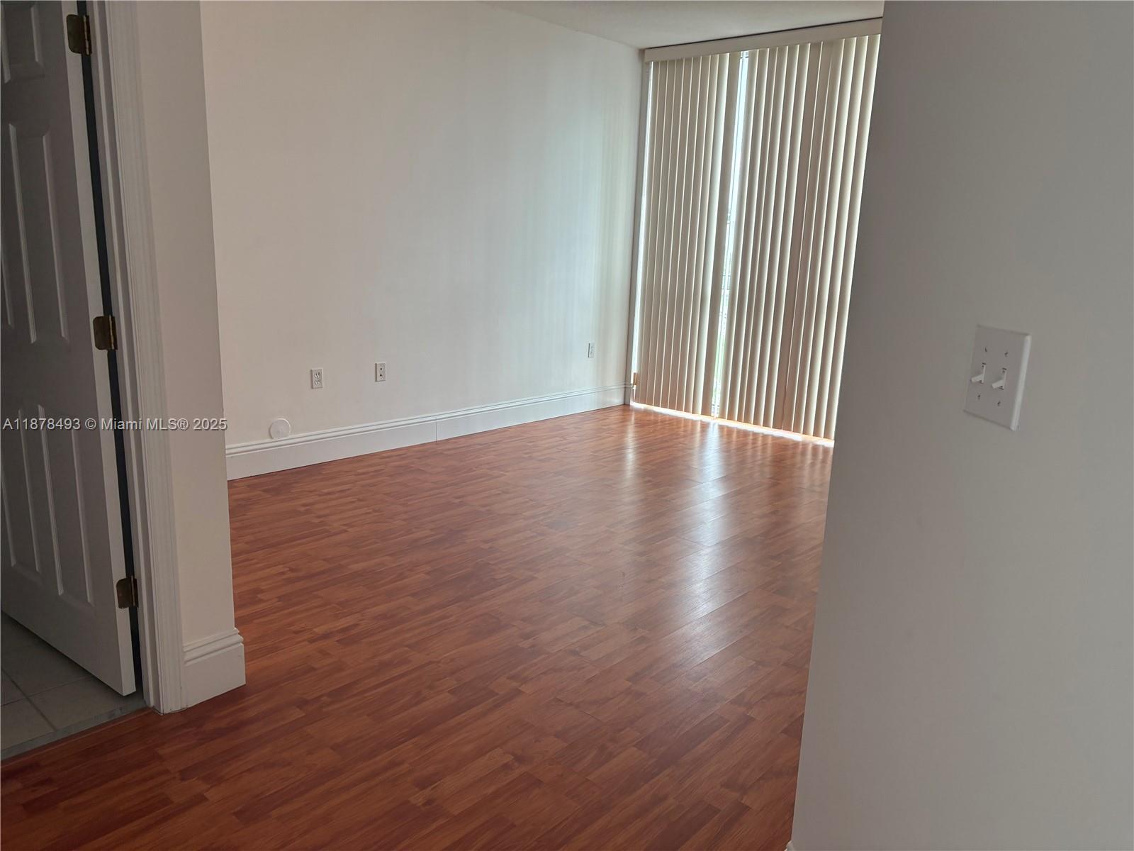 HOLLYWOOD STATION RES CON - Residential