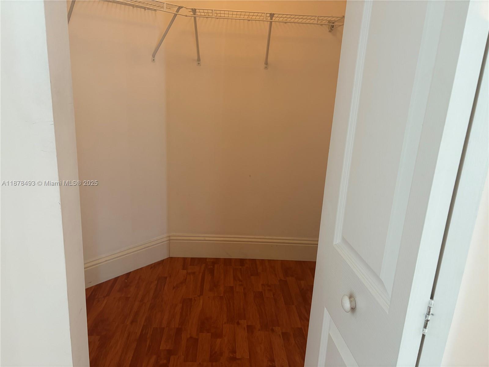 HOLLYWOOD STATION RES CON - Residential