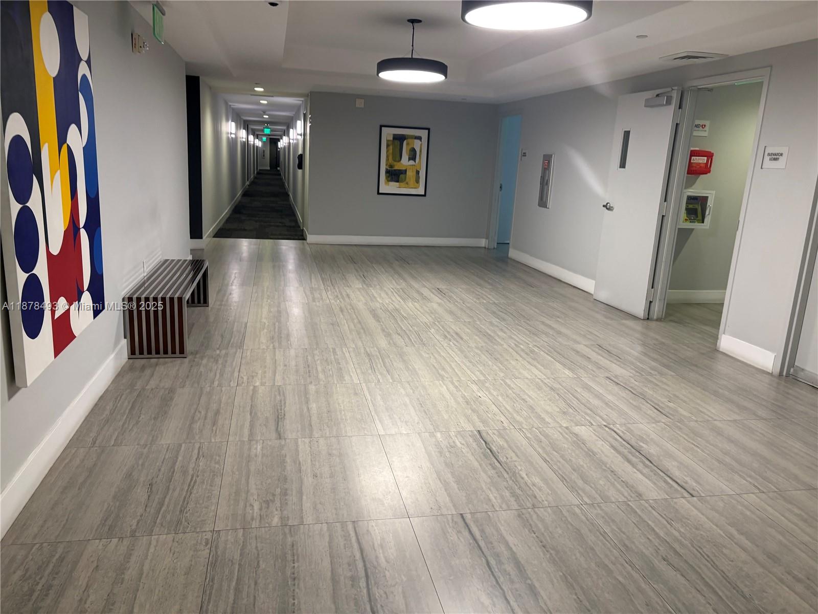 HOLLYWOOD STATION RES CON - Residential