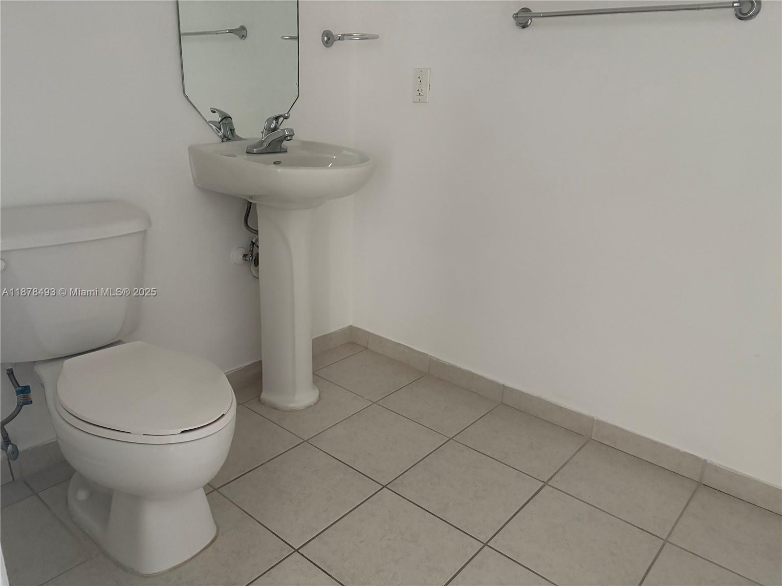 HOLLYWOOD STATION RES CON - Residential