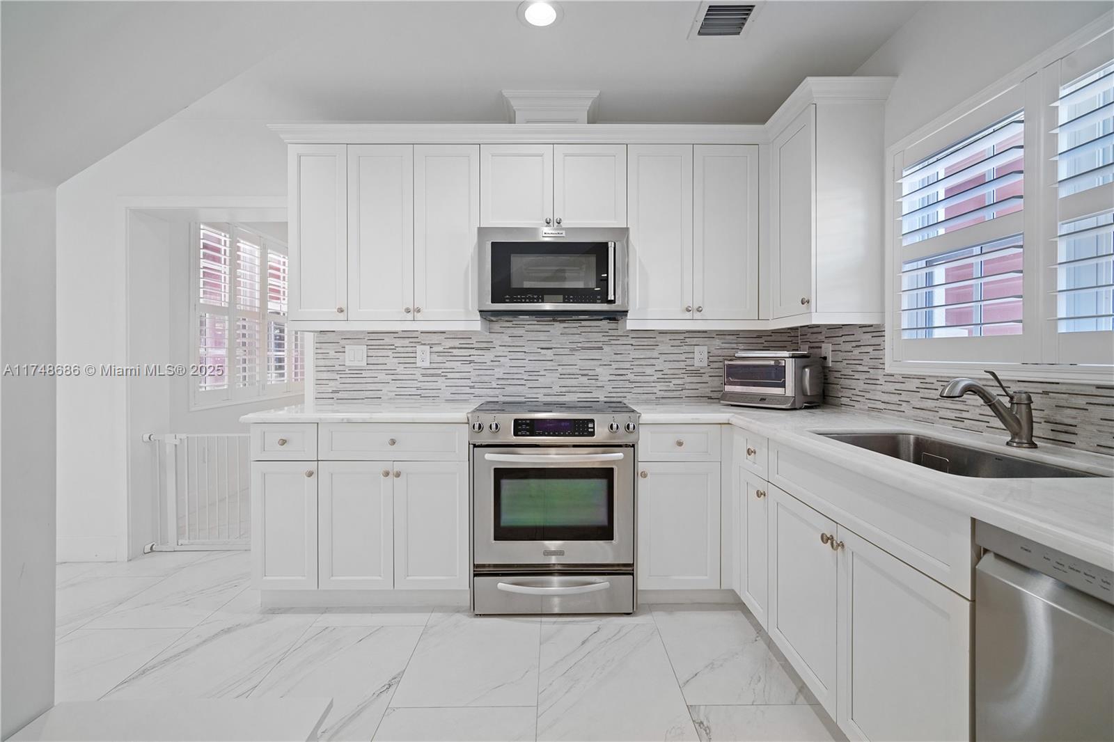 BERMUDA VLG AT CORAL GABL - Residential