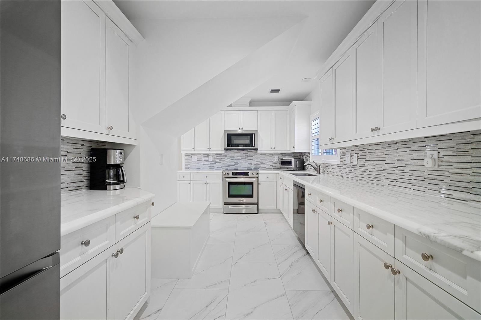 BERMUDA VLG AT CORAL GABL - Residential