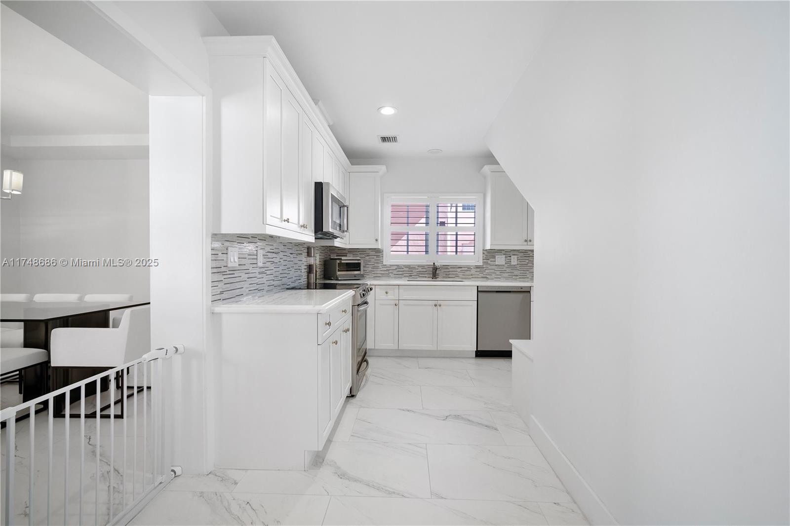 BERMUDA VLG AT CORAL GABL - Residential