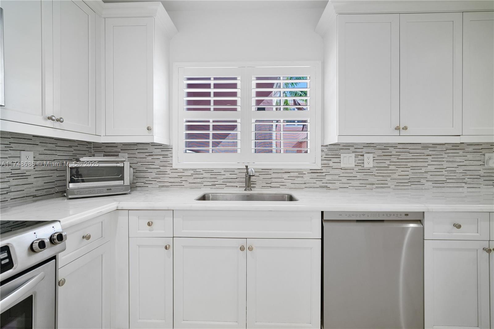 BERMUDA VLG AT CORAL GABL - Residential