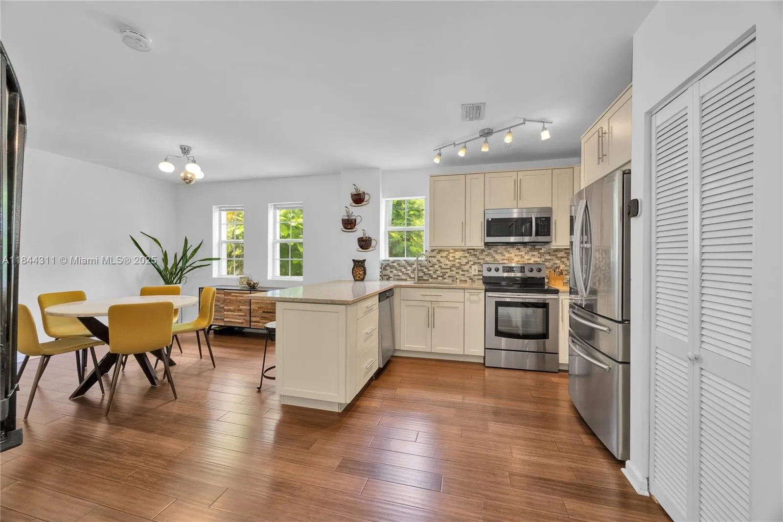 Miami, Florida 33133, United States, 2 Bedrooms Bedrooms, ,2 BathroomsBathrooms,Residential,Active,175820