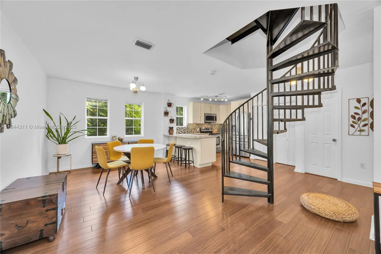 Miami, Florida 33133, United States, 2 Bedrooms Bedrooms, ,2 BathroomsBathrooms,Residential,Active,175820