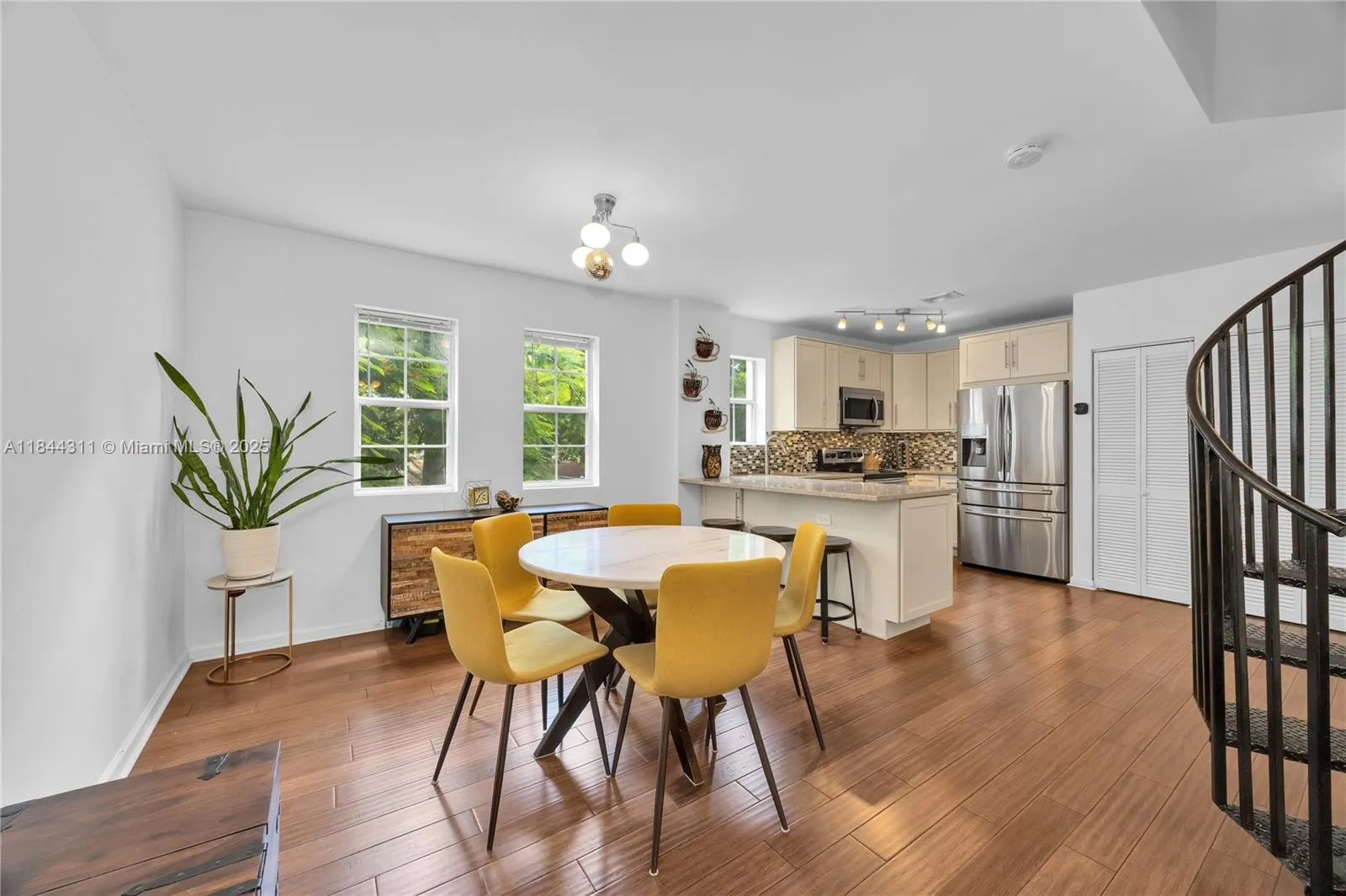 Miami, Florida 33133, United States, 2 Bedrooms Bedrooms, ,2 BathroomsBathrooms,Residential,Active,175820 Miami, Florida 33133, United States, 2 Bedrooms Bedrooms, ,2 BathroomsBathrooms,Residential,Active,175820