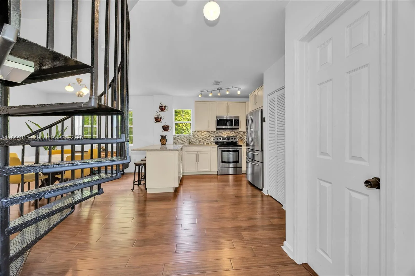 Miami, Florida 33133, United States, 2 Bedrooms Bedrooms, ,2 BathroomsBathrooms,Residential,Active,175820