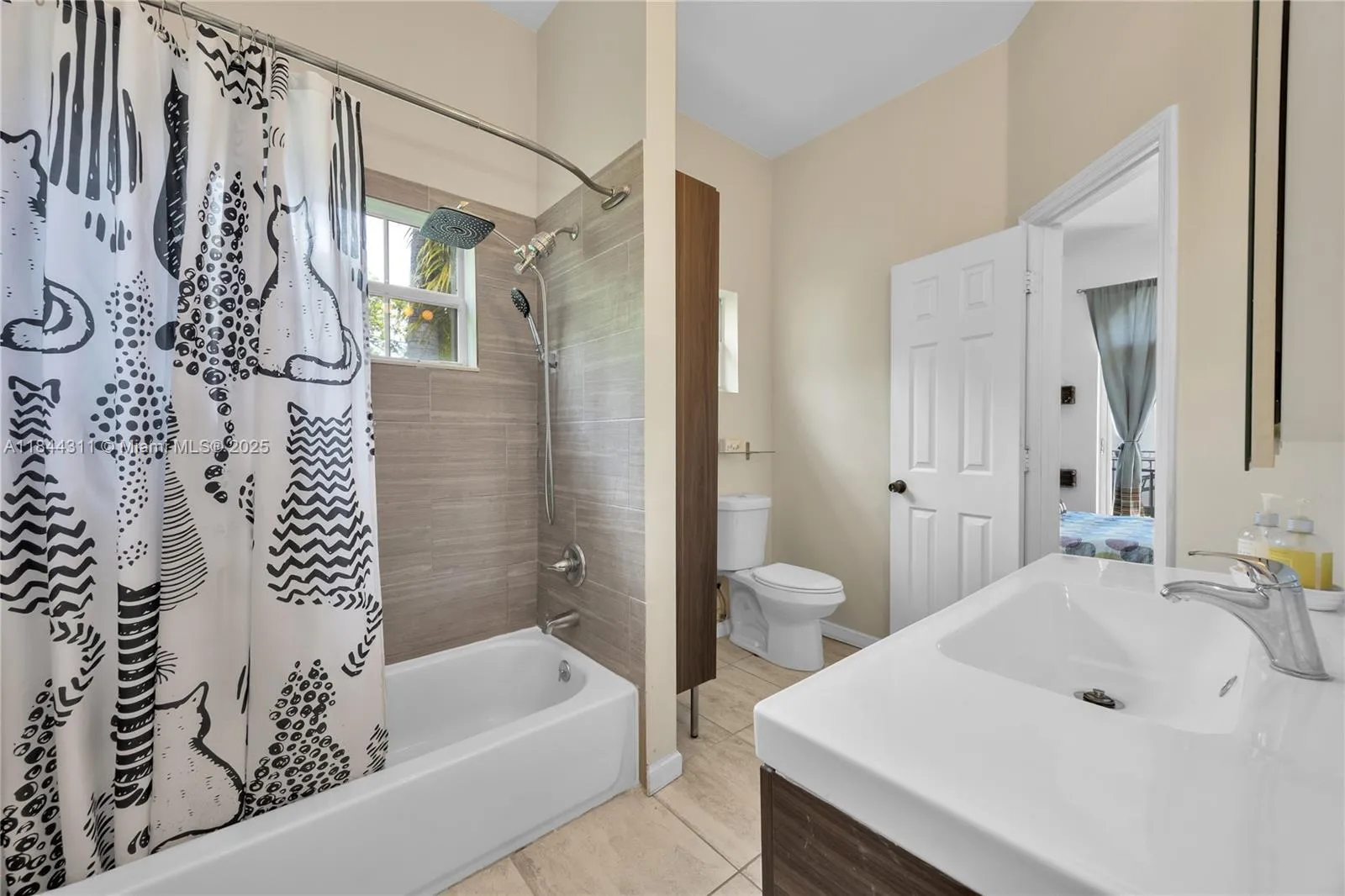 Miami, Florida 33133, United States, 2 Bedrooms Bedrooms, ,2 BathroomsBathrooms,Residential,Active,175820