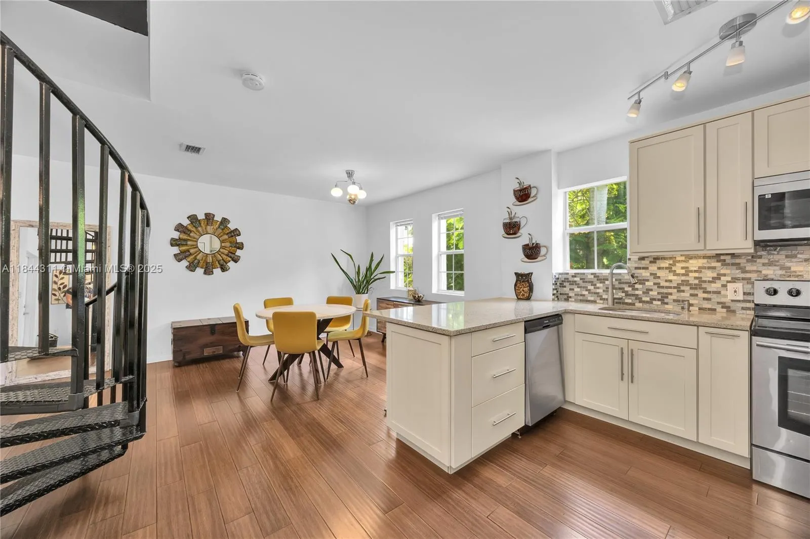 Miami, Florida 33133, United States, 2 Bedrooms Bedrooms, ,2 BathroomsBathrooms,Residential,Active,175820