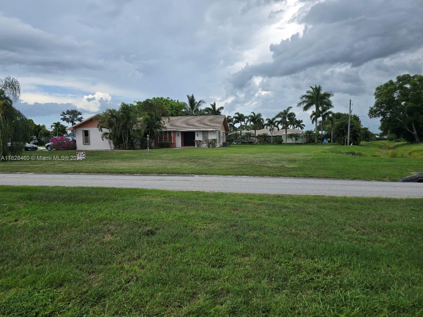 Spacious Lot: It sits on a substantial 0.48-acre (or approximately 19,500 sq ft) estate-sized lot, providing ample outdoor space and room for potential additions, a Pool or a AUD (Accessory Dwelling Unit)
No HOA: A significant advantage is the absence of Homeowners Association (HOA) dues, meaning fewer monthly fees and greater freedom for property modifications.
Comfortable Living Space: The house has 2 bedrooms and 2 full bathrooms with 1,750 sq ft of interior living area, including a living room, dining room, and family room. It also has approximately 2700 sq ft under the roof.
Ample Parking and Storage: There’s an attached garage of about 480 sq ft for parking and storage.
City Utilities: It is connected to city water and sewer.
Good Condition