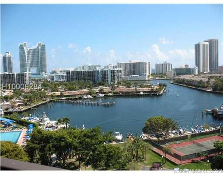 Beautiful one bedroom apartment on the 8th floor. Unit has new A/C unit. Building has great amenities such as two heating pool, gym, social club and other. Great location, close to