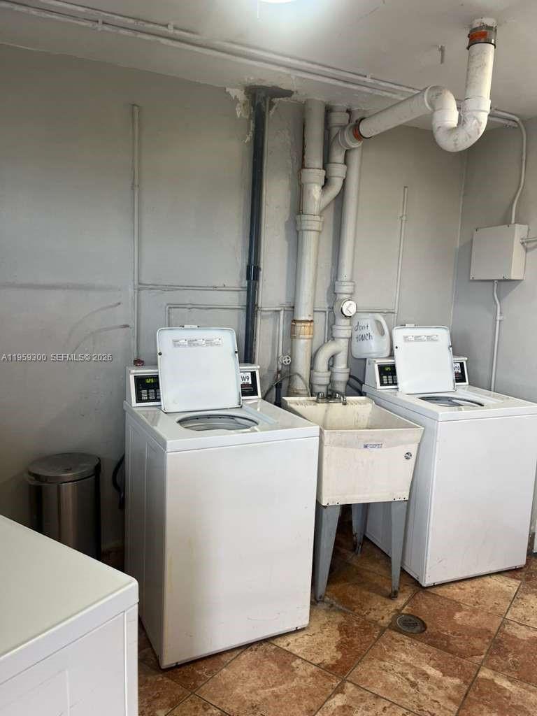 JADE WINDS GROUP-DAISY GAR - Residential Lease