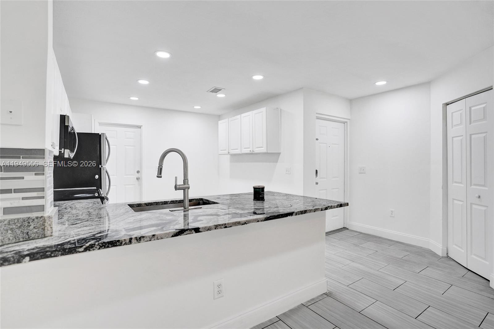 CRYSTAL LAKE 2ND SEC - Residential