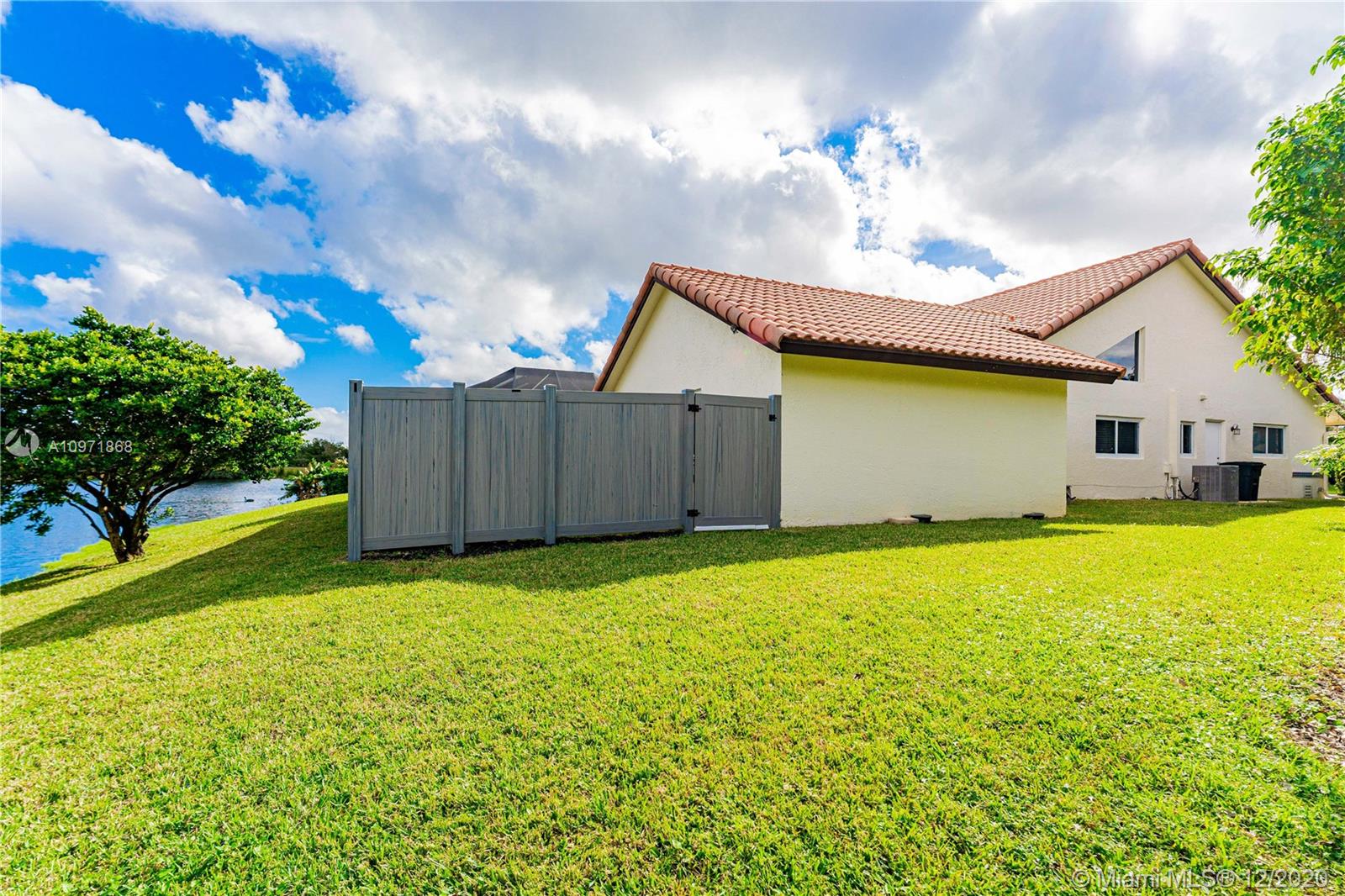 LA JOYA - Residential