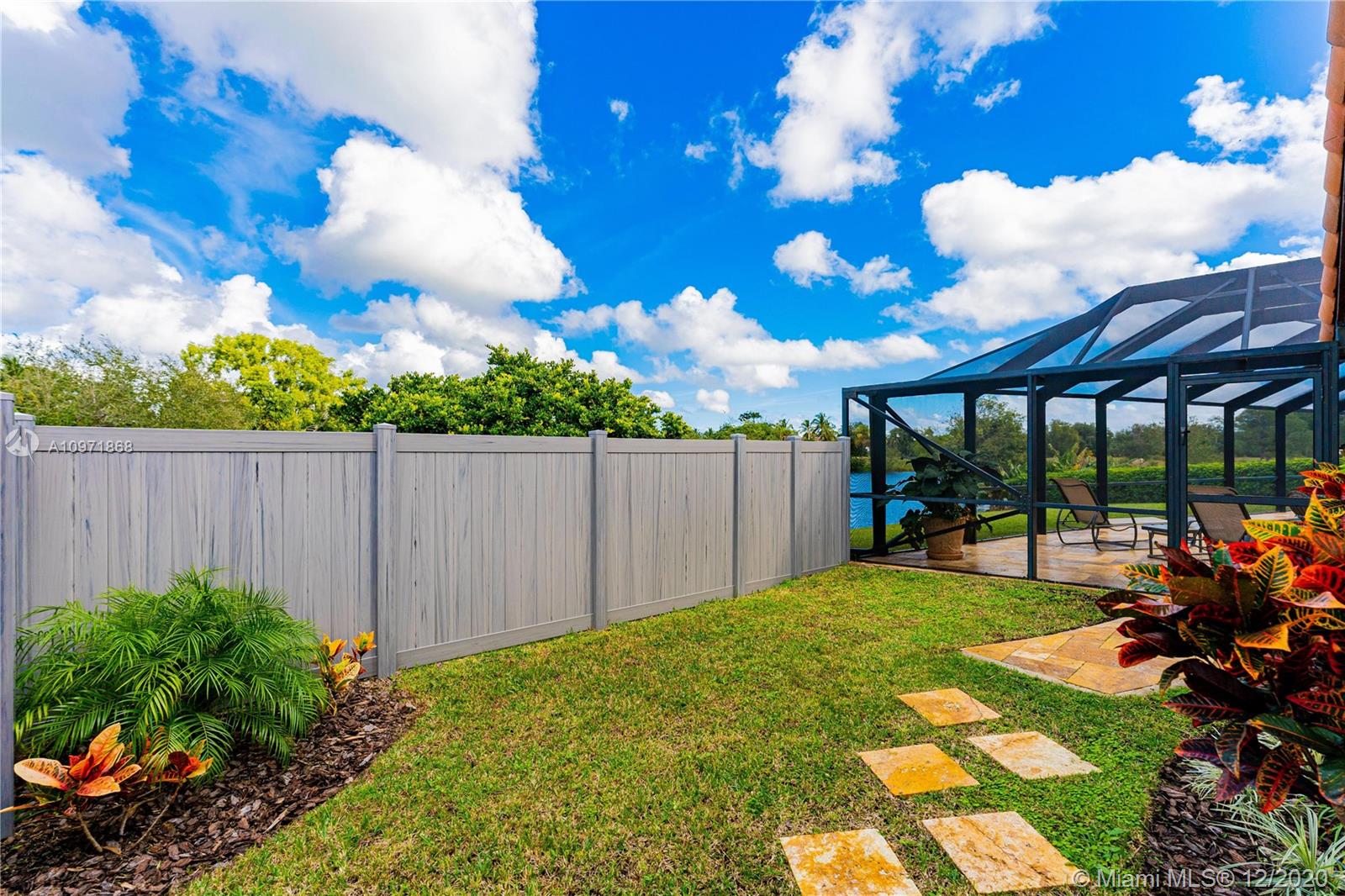 LA JOYA - Residential