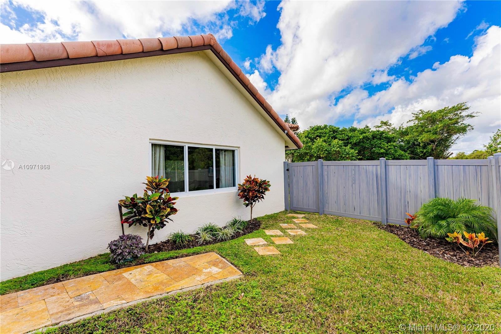 LA JOYA - Residential