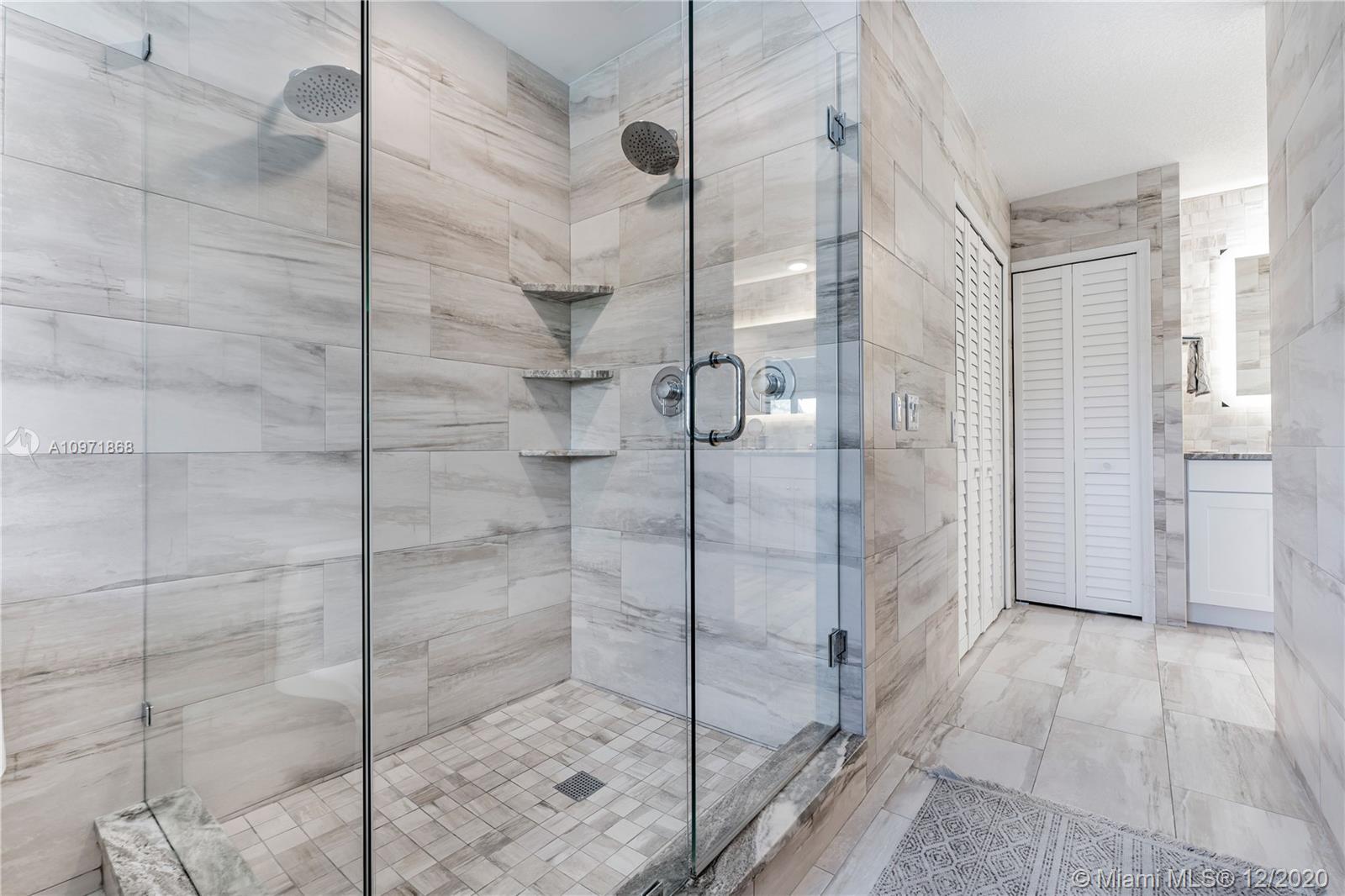 LA JOYA - Residential