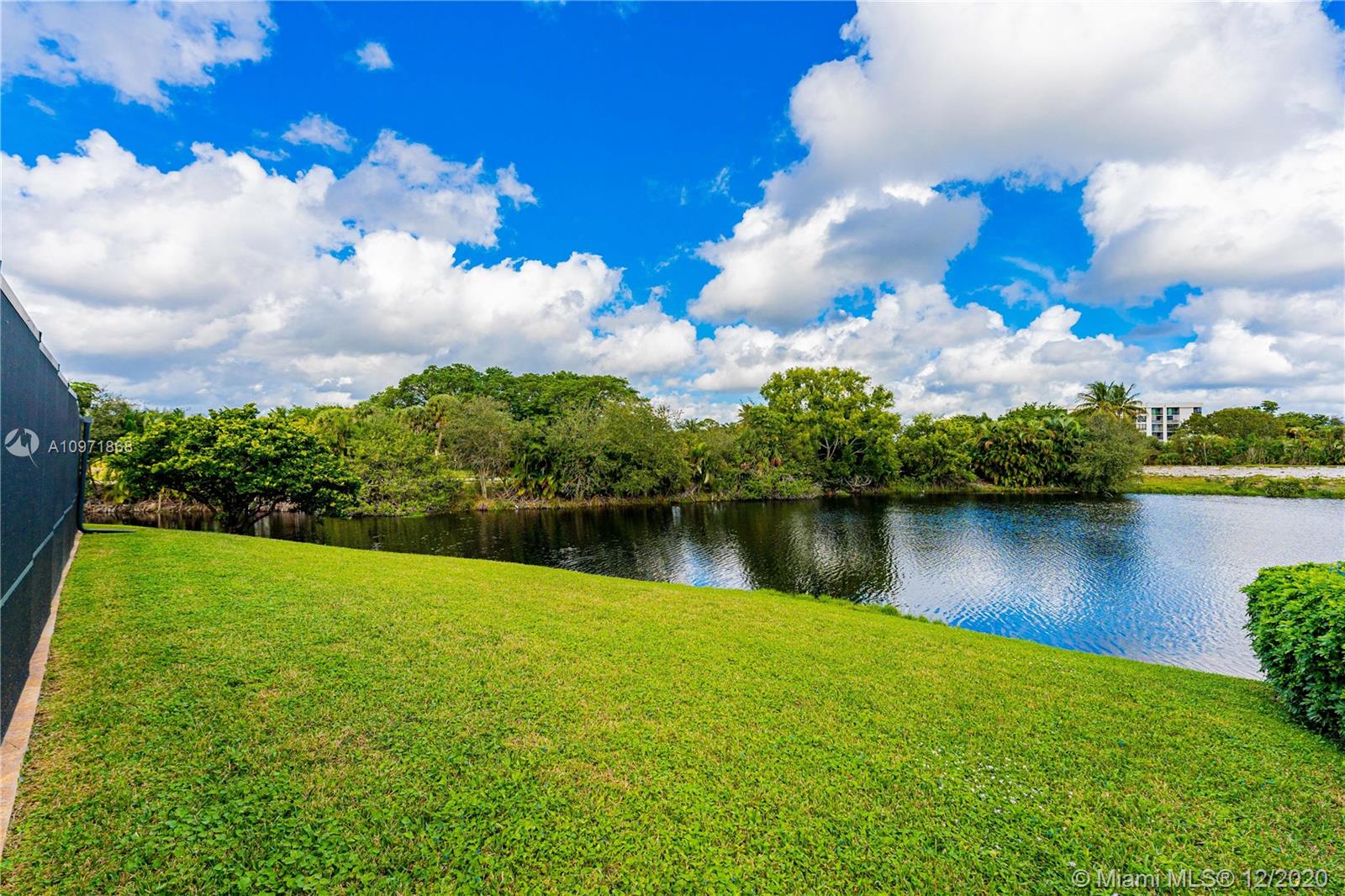 LA JOYA - Residential