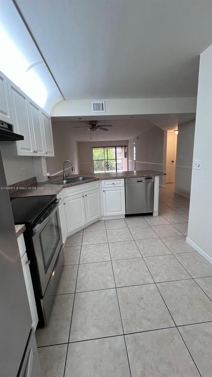 SPACIOUS 2 BED / 2 BATH CONDO
Beautiful, clean and spacious 2 bedroom and 2 bathroom, unit located on second floor of a quiet building.
Features include:
-Open layout with tile floor  throughout
-Washer and dryer inside the unit for convenience.
-Bright and airy living space
-Well maintained and move-in ready

EASTY TO SHOW- Association approval required, but the process is quick and simple.

Perfect for those looking for comfort in a peaceful setting.