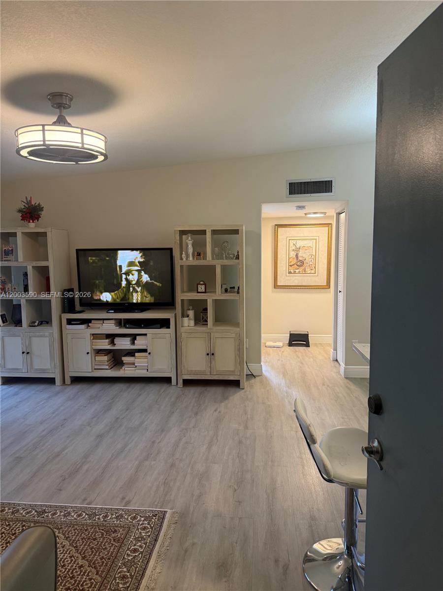 7703 Ashmont Cir 213