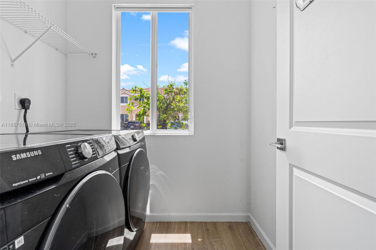 TOWNS AT SEASCAPE - Residential