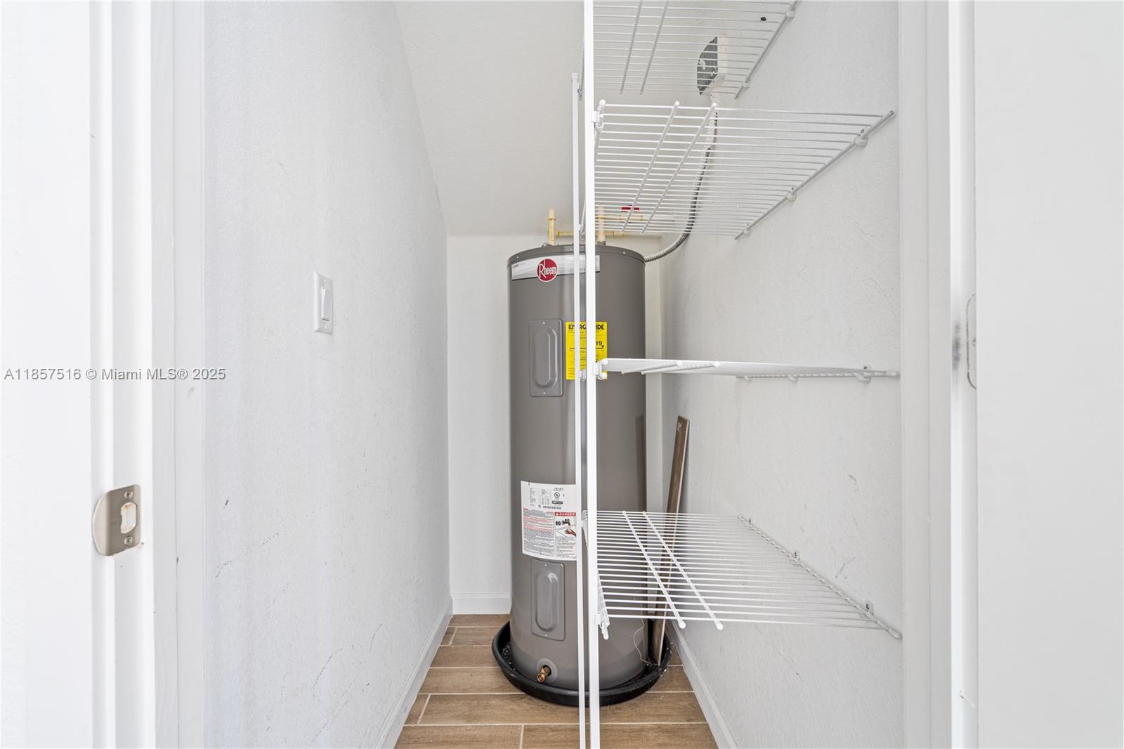 TOWNS AT SEASCAPE - Residential