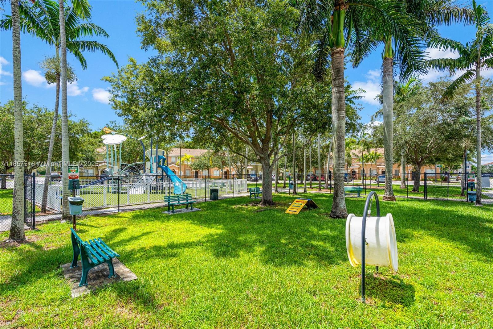 TOWNS AT SEASCAPE - Residential