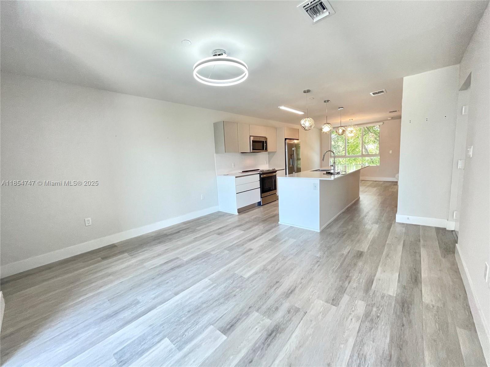 2535 NE 193rd St 3212