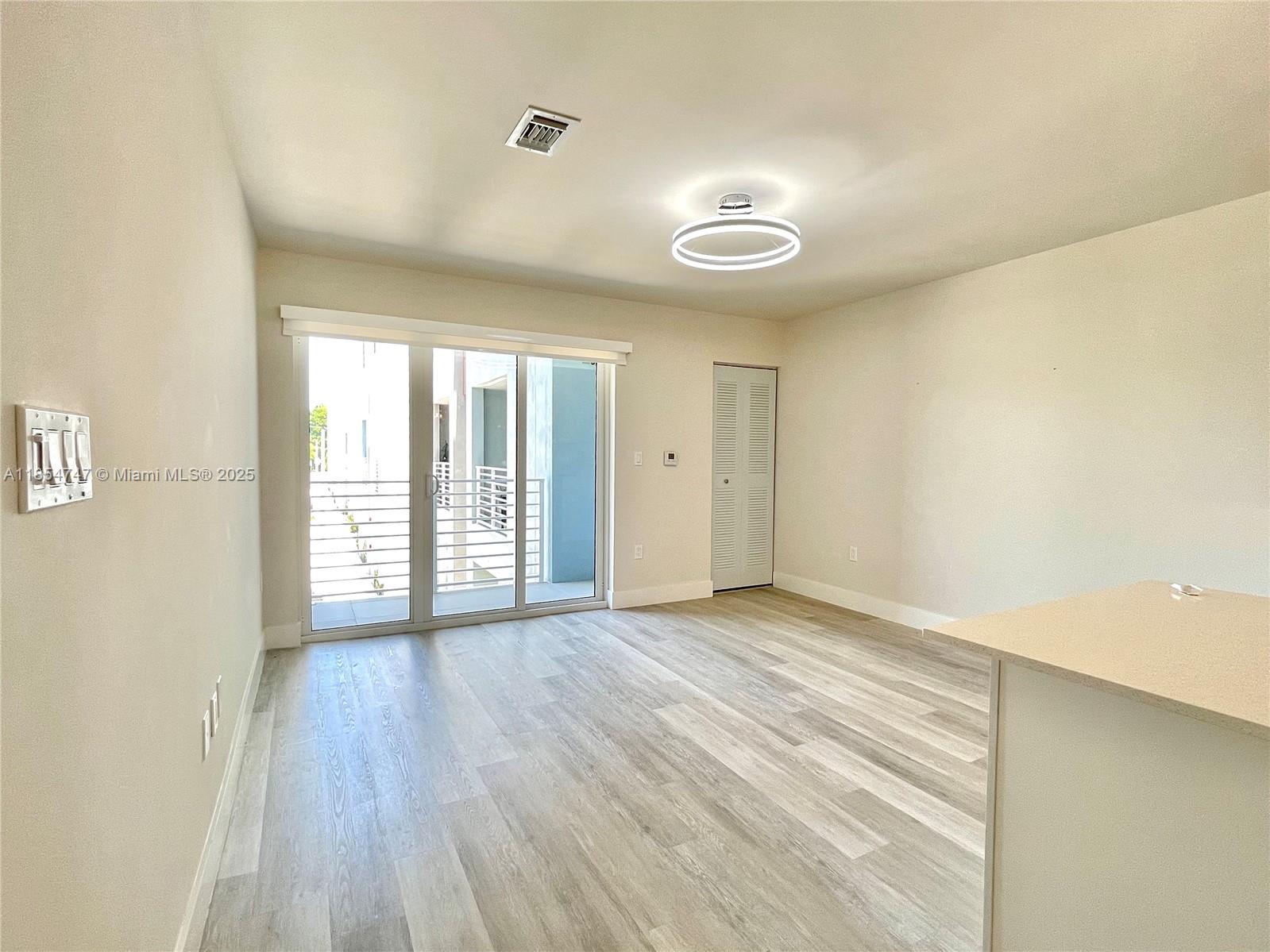 RIVERWOOD - Residential