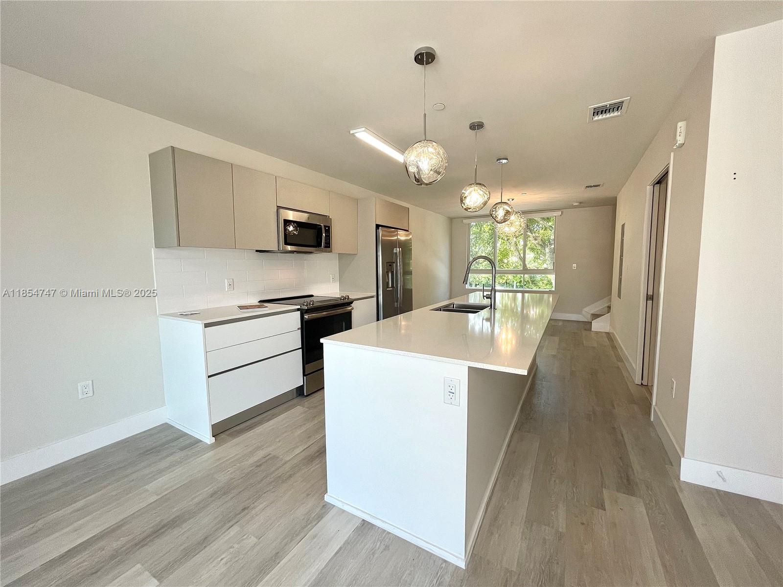 2535 NE 193rd St 3212