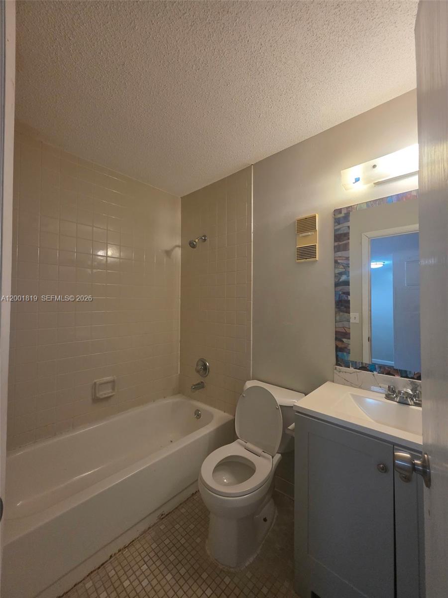 313 Country Club Oval 11