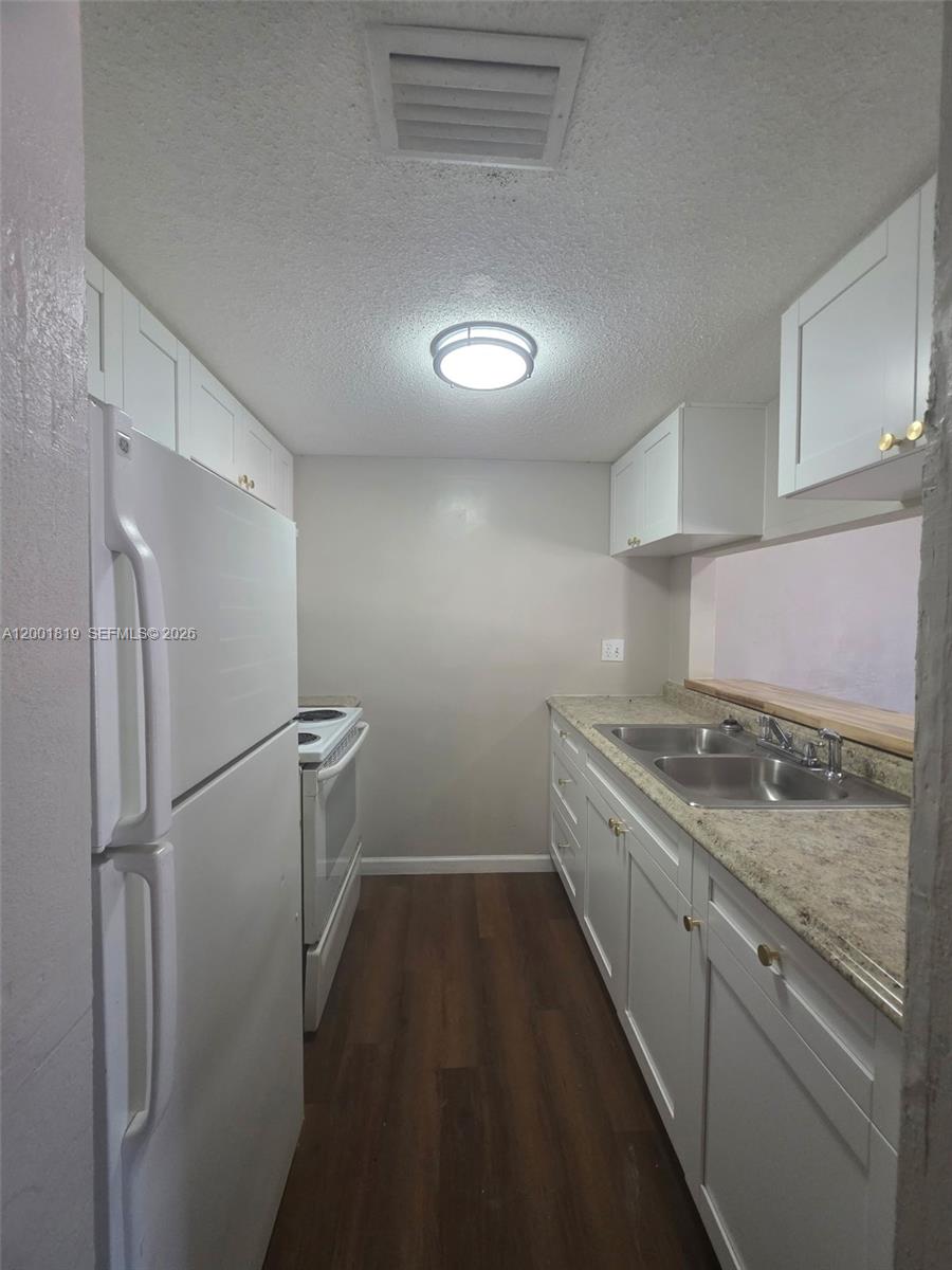 313 Country Club Oval 11