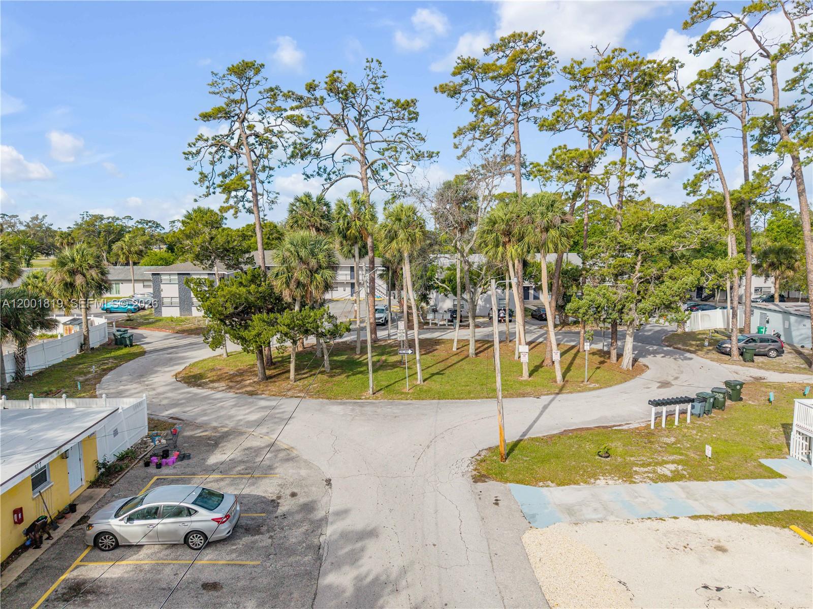 313 Country Club Oval 11