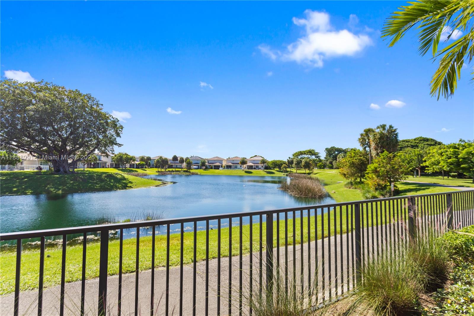 HILLCREST COUNTRY CLUB NO - Residential Lease