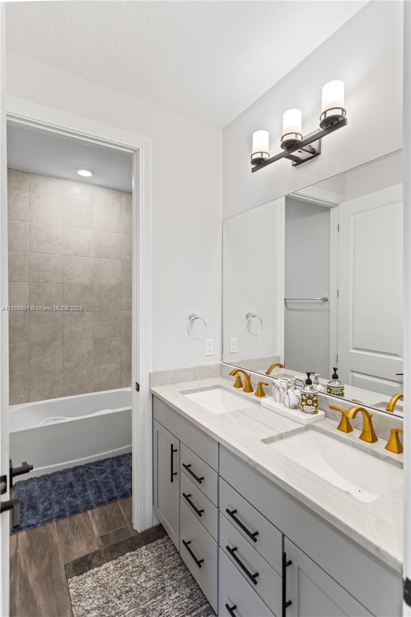 HILLCREST COUNTRY CLUB NO - Residential Lease