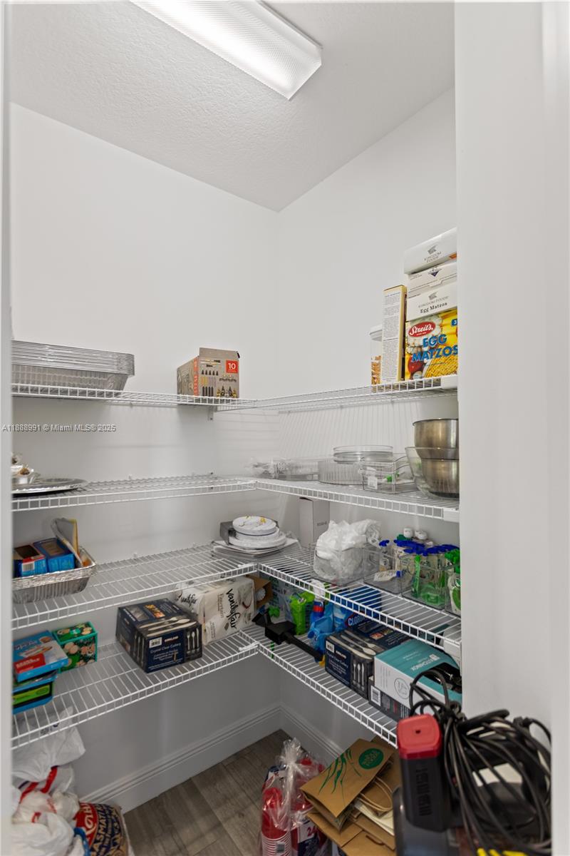 HILLCREST COUNTRY CLUB NO - Residential Lease