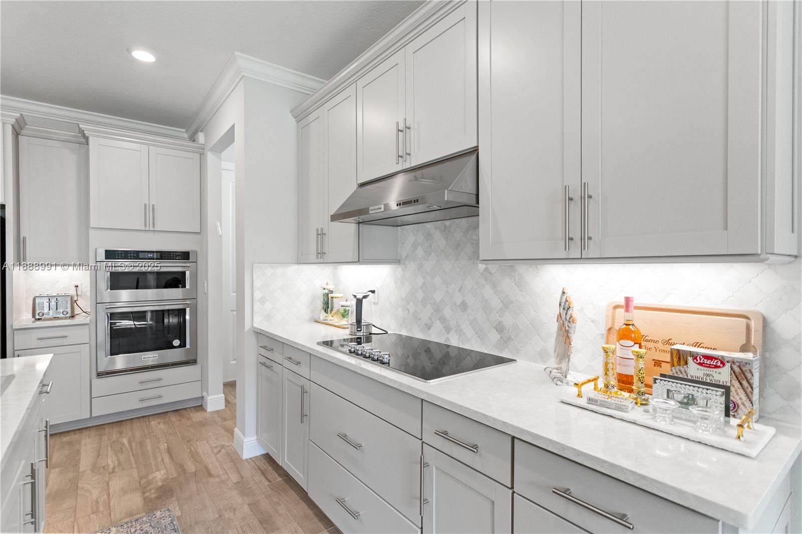 HILLCREST COUNTRY CLUB NO - Residential Lease