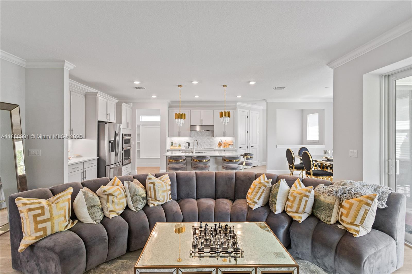 HILLCREST COUNTRY CLUB NO - Residential Lease