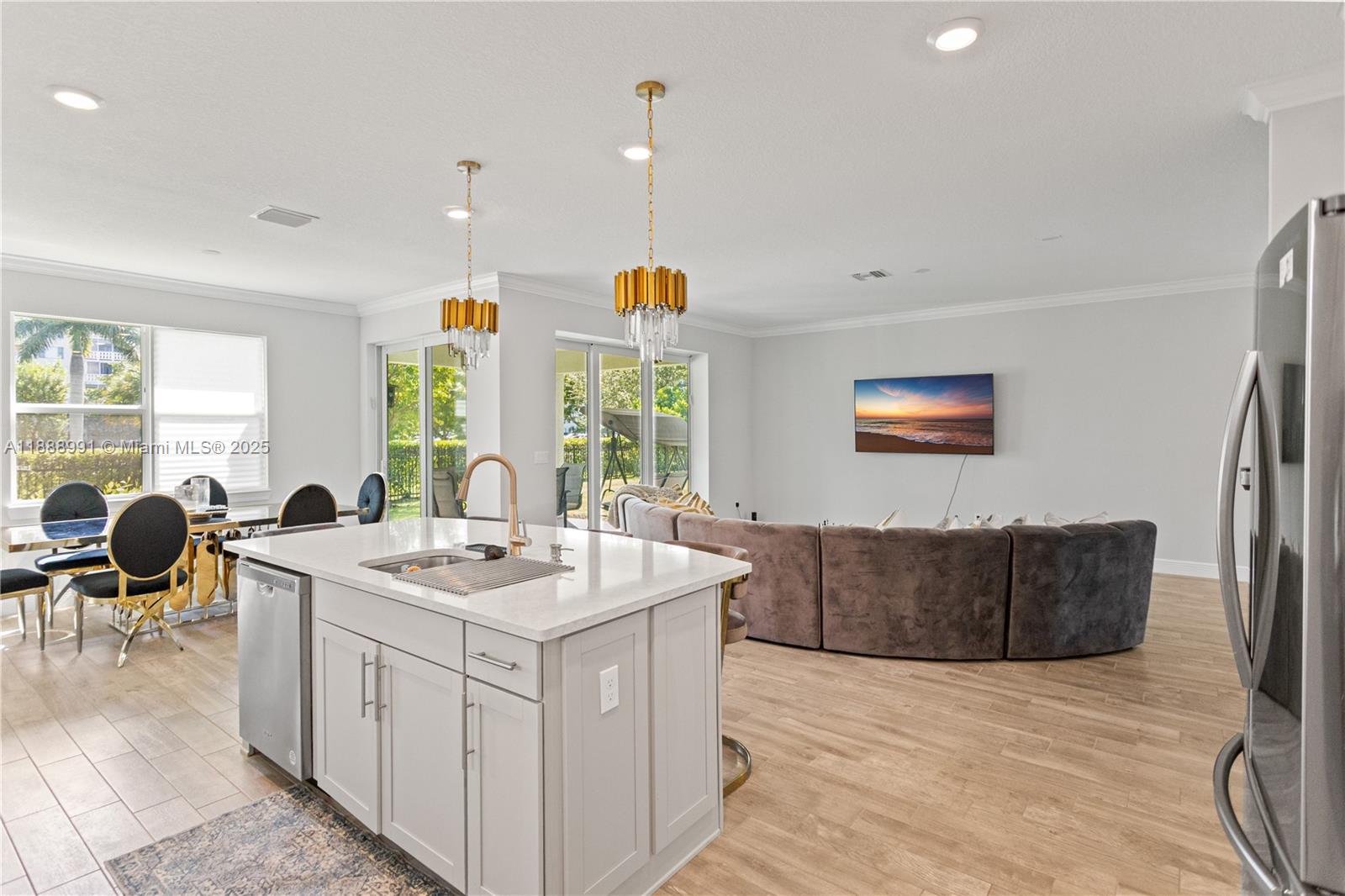 HILLCREST COUNTRY CLUB NO - Residential Lease