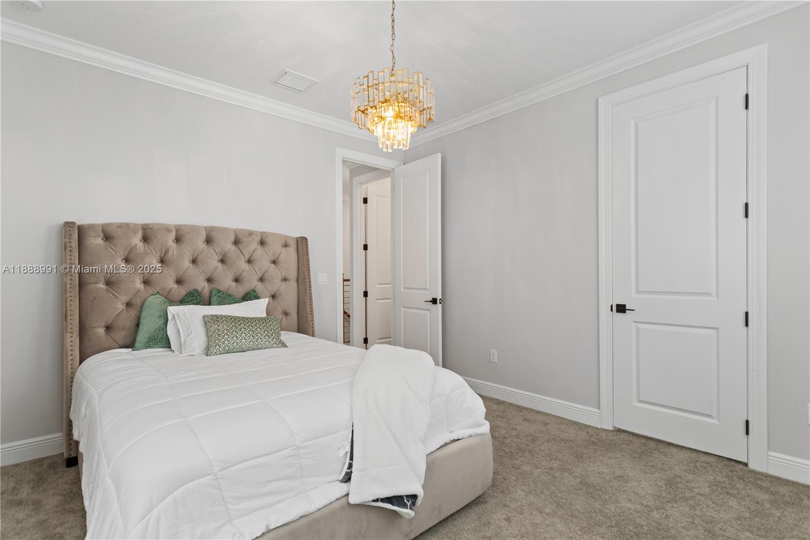 HILLCREST COUNTRY CLUB NO - Residential Lease