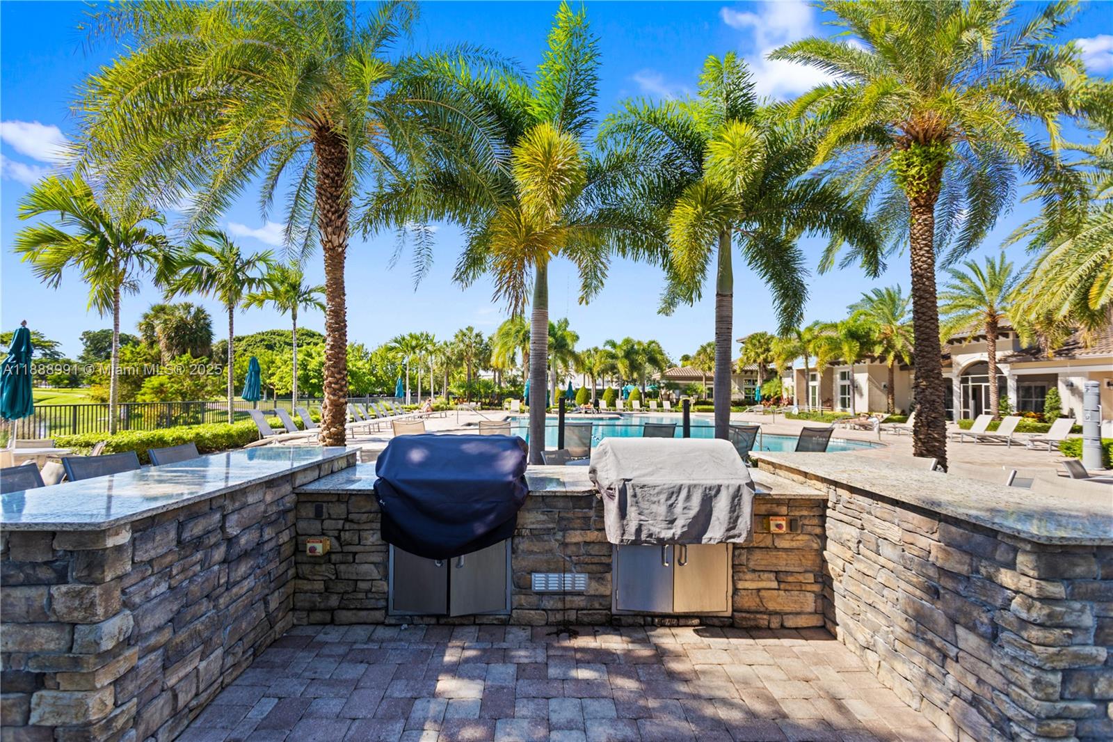 HILLCREST COUNTRY CLUB NO - Residential Lease