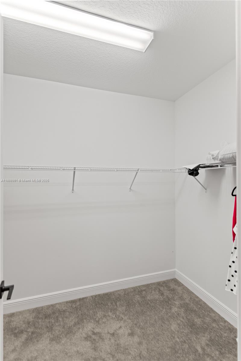 HILLCREST COUNTRY CLUB NO - Residential Lease